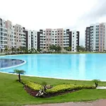Departamento En Cancun Con 7 Albercas Tipo Playa Y Laguna